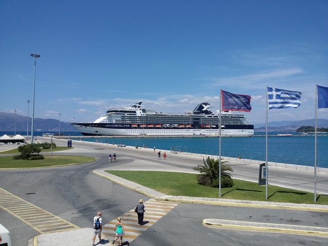 limani kerkyras cruise ship