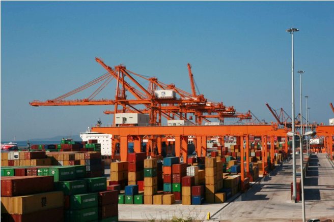 piraeus port containers