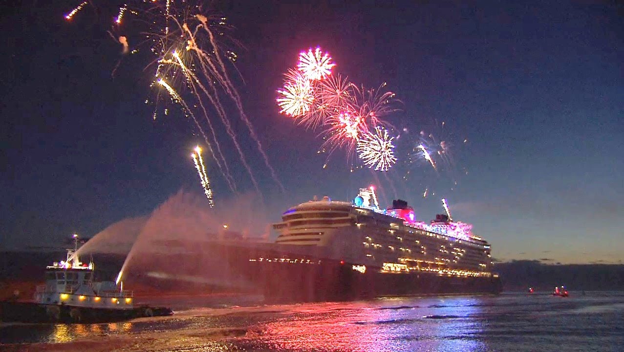 cruiseship fireworks